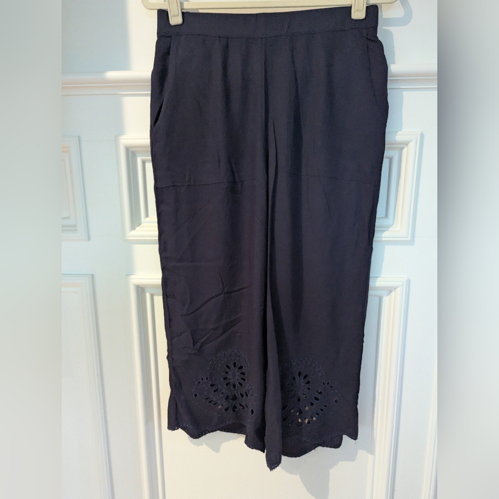 Luna Mon NWOT Navy Cropped Pants with Eyelet Hem